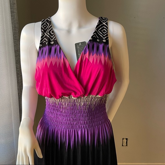 Pink New Women’s striped sleeveless dress size XL
For size 14-16 - Picture 5 of 10